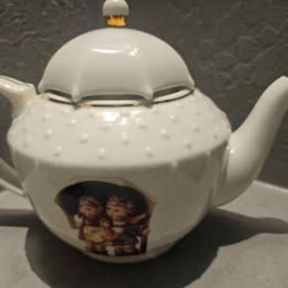 Hummel Tea Pot Set In original box Stormy Weather Umbrella Boy and Girl - Picture 4 of 10